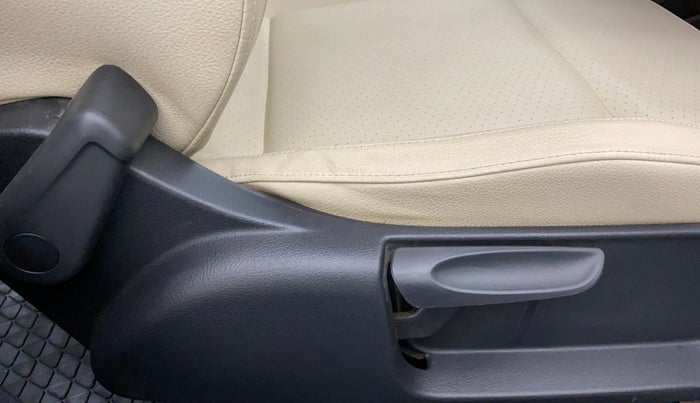 2019 Volkswagen Vento HIGHLINE PLUS 1.2 AT 16 ALLOY, Petrol, Automatic, 56,434 km, Driver Side Adjustment Panel