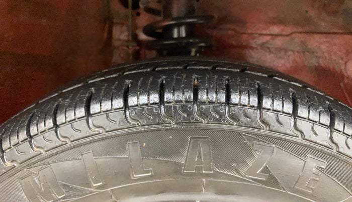 2015 Maruti Alto 800 LXI, Petrol, Manual, 1,05,420 km, Right Front Tyre Tread