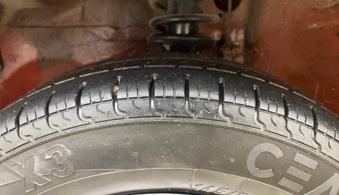 2015 Maruti Alto 800 LXI, Petrol, Manual, 1,05,420 km, Left Front Tyre Tread