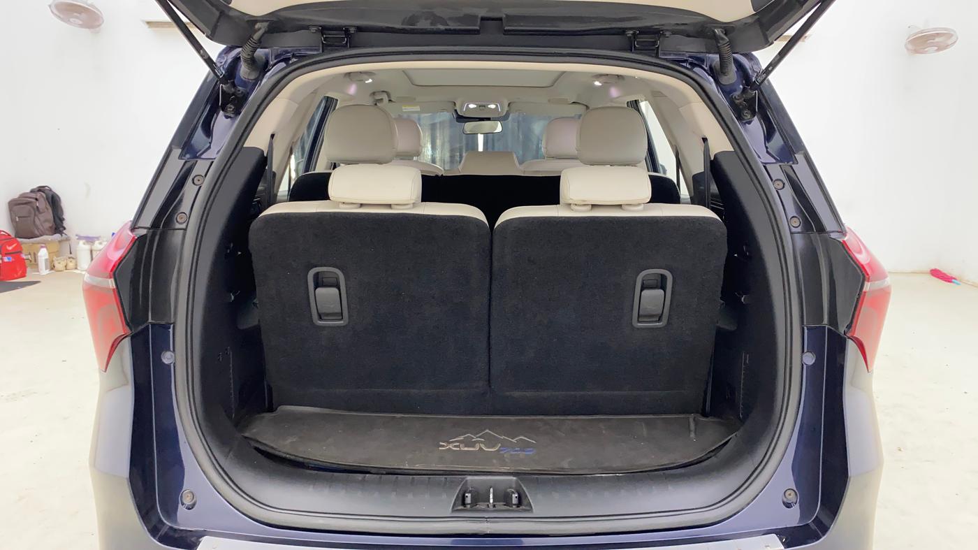 2021 Mahindra XUV700 AX 7 LUXURY P AT 7 STR, Petrol, Automatic, 28,832 km, Boot Inside