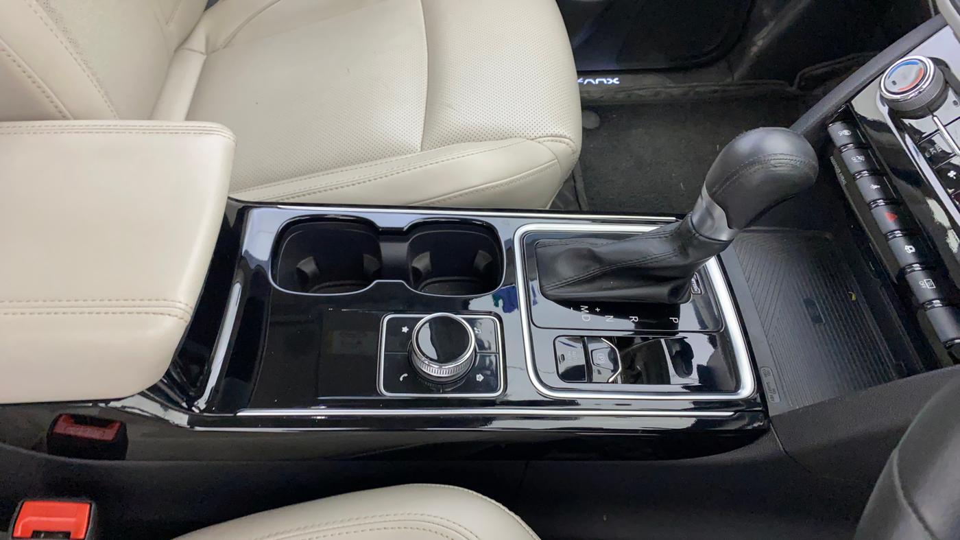 2021 Mahindra XUV700 AX 7 LUXURY P AT 7 STR, Petrol, Automatic, 28,832 km, Gear Lever