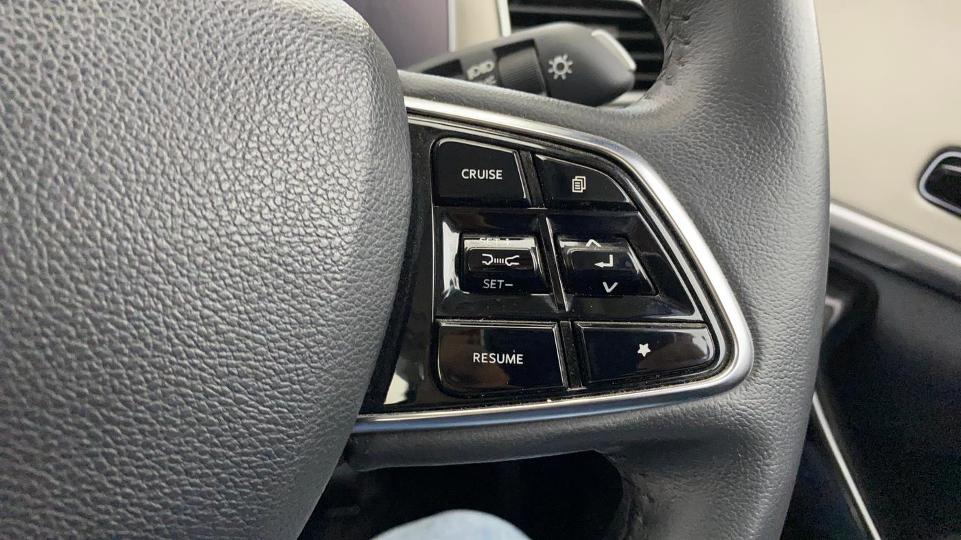2021 Mahindra XUV700 AX 7 LUXURY P AT 7 STR, Petrol, Automatic, 28,832 km, Adaptive Cruise Control