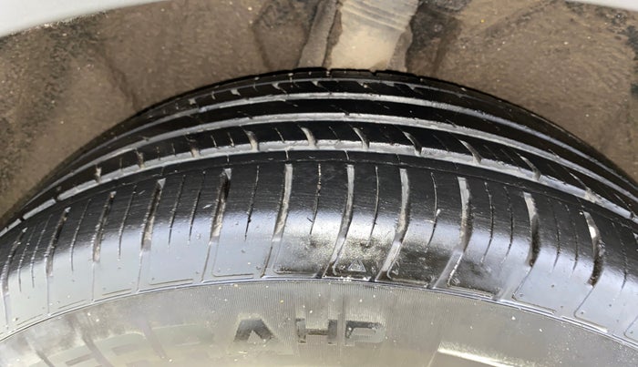 2021 Mahindra XUV700 AX 7 LUXURY P AT 7 STR, Petrol, Automatic, 28,785 km, Right Rear Tyre Tread