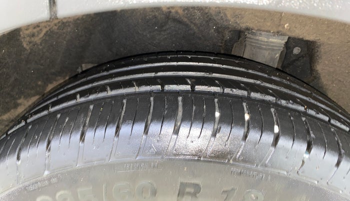 2021 Mahindra XUV700 AX 7 LUXURY P AT 7 STR, Petrol, Automatic, 28,785 km, Left Rear Tyre Tread