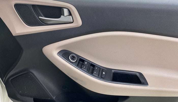 2014 Hyundai Elite i20 MAGNA 1.4 CRDI, Diesel, Manual, 80,874 km, Driver Side Door Panels Control