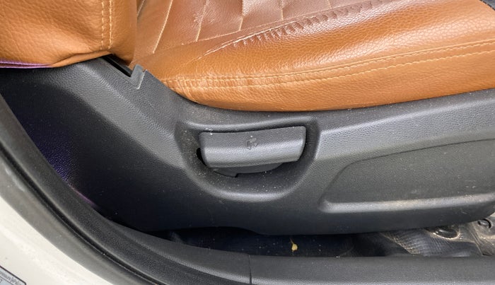 2014 Hyundai Elite i20 MAGNA 1.4 CRDI, Diesel, Manual, 80,874 km, Driver Side Adjustment Panel