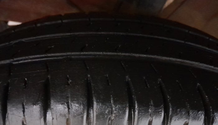 2020 Maruti Swift VXI, Petrol, Manual, 21,989 km, Left Front Tyre Tread