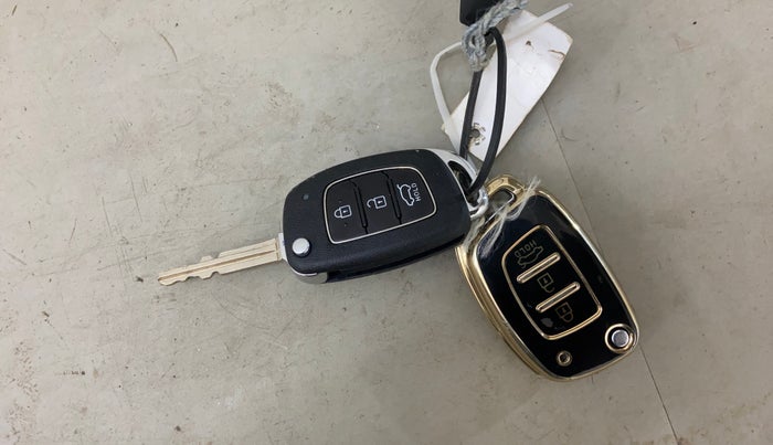 2019 Hyundai Creta E PLUS 1.6 PETROL, Petrol, Manual, 33,700 km, Key Close Up
