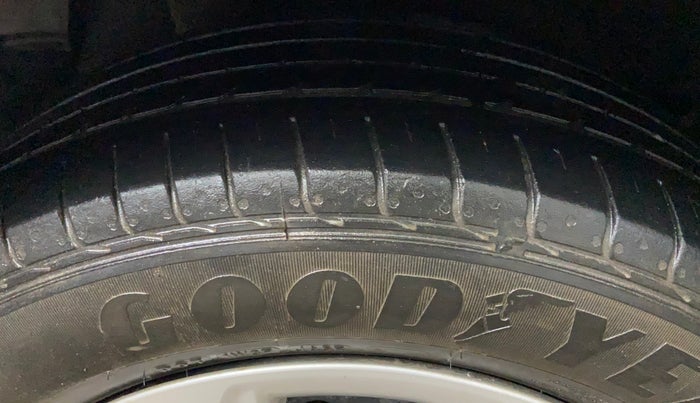 2019 Hyundai Creta E PLUS 1.6 PETROL, Petrol, Manual, 33,700 km, Right Rear Tyre Tread