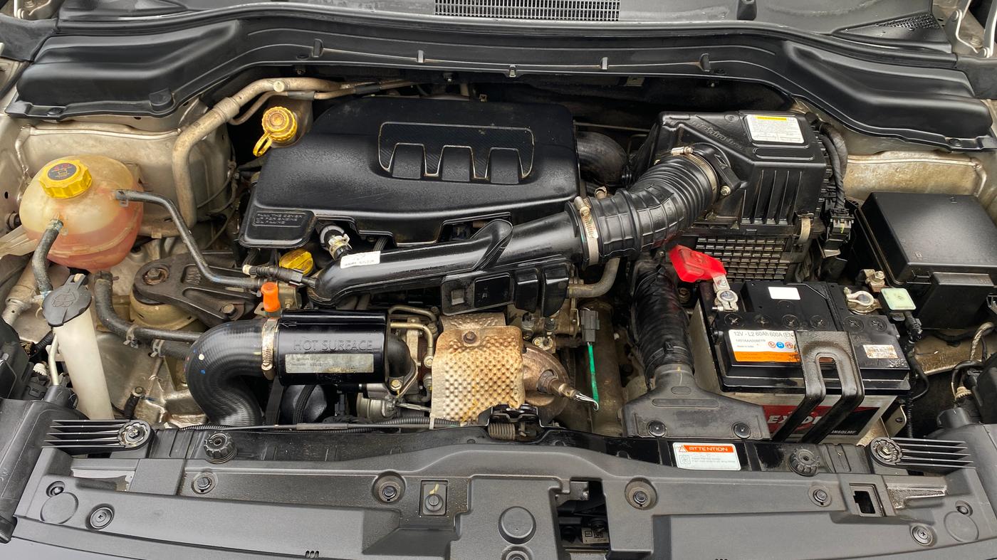 2022 Mahindra XUV300 W8 1.2 PETROL, Petrol, Manual, 15,635 km, Engine View
