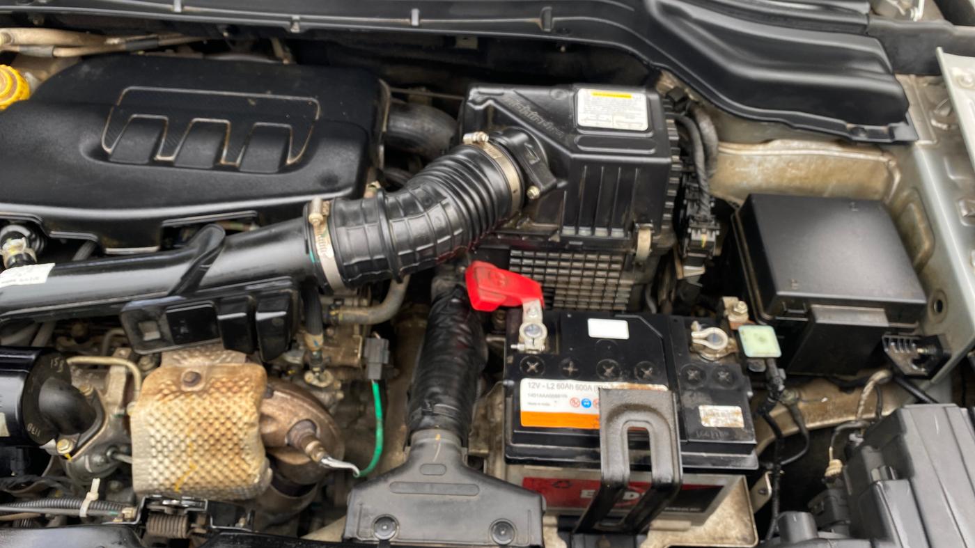 2022 Mahindra XUV300 W8 1.2 PETROL, Petrol, Manual, 15,635 km, Engine View - Left