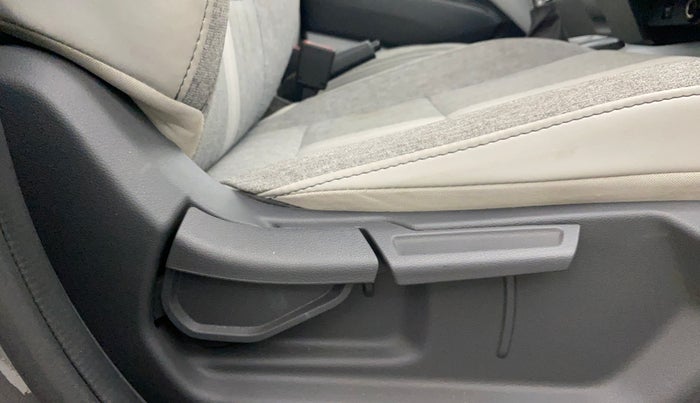 2022 Hyundai GRAND I10 NIOS SPORTZ AMT 1.2 KAPPA VTVT, Petrol, Automatic, 18,767 km, Driver Side Adjustment Panel