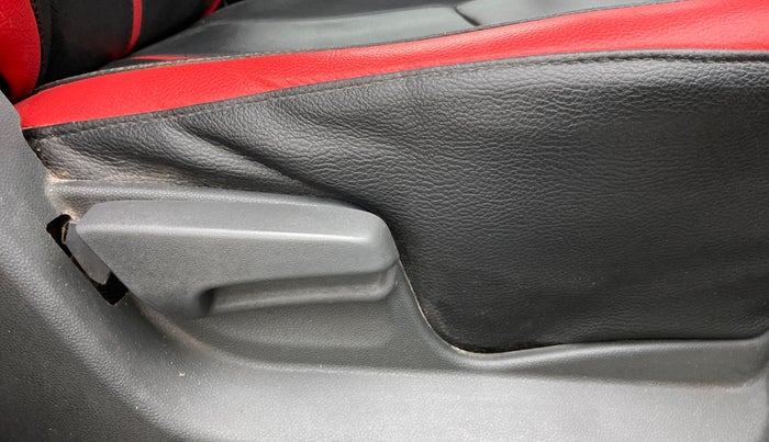2014 Maruti Ritz LXI, Petrol, Manual, 97,001 km, Driver Side Adjustment Panel