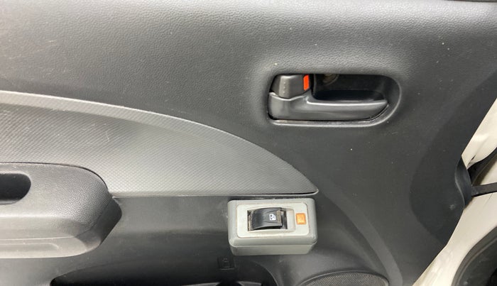 2014 Maruti Ritz LXI, Petrol, Manual, 97,001 km, Left front window switch / handle - Switch/handle not functional
