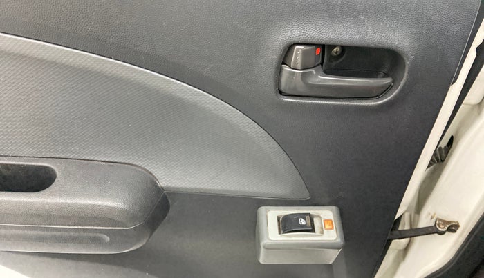 2014 Maruti Ritz LXI, Petrol, Manual, 97,001 km, Left rear window switch / handle - Switch/handle not functional