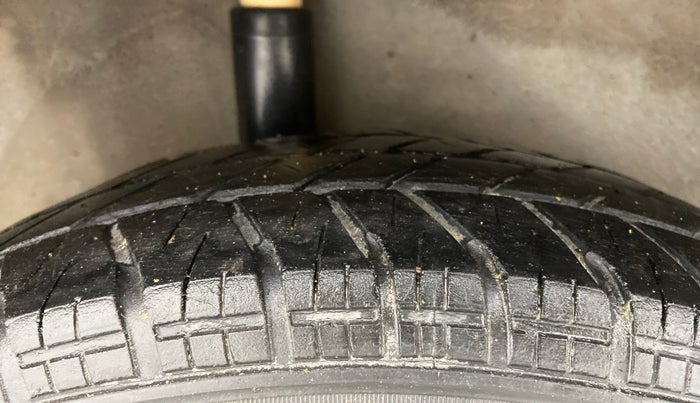 2014 Maruti Ritz LXI, Petrol, Manual, 97,001 km, Right Rear Tyre Tread