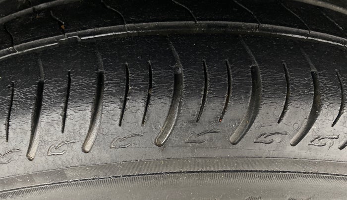 2020 Maruti Baleno DELTA PETROL 1.2, Petrol, Manual, 1,38,995 km, Left Rear Tyre Tread