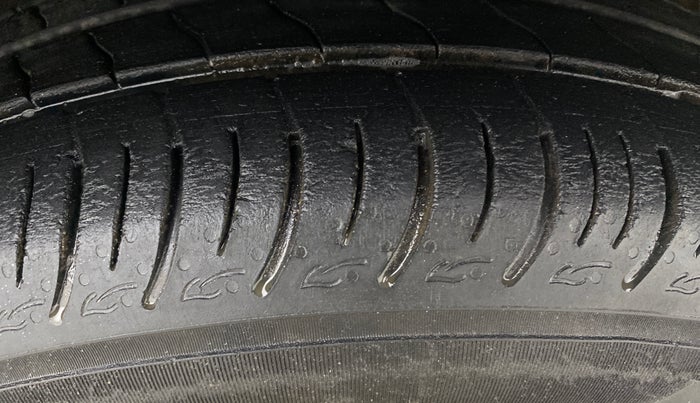 2020 Maruti Baleno DELTA PETROL 1.2, Petrol, Manual, 1,38,995 km, Right Front Tyre Tread