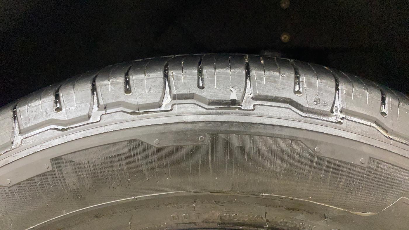 2021 Mahindra XUV700 AX 7 LUXURY P AT 7 STR, Petrol, Automatic, 82,282 km, Left Rear Tyre Tread