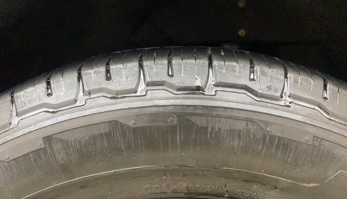 2021 Mahindra XUV700 AX 7 LUXURY P AT 7 STR, Petrol, Automatic, 81,453 km, Left Rear Tyre Tread