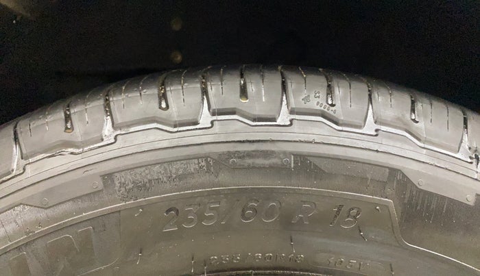 2021 Mahindra XUV700 AX 7 LUXURY P AT 7 STR, Petrol, Automatic, 81,453 km, Right Rear Tyre Tread