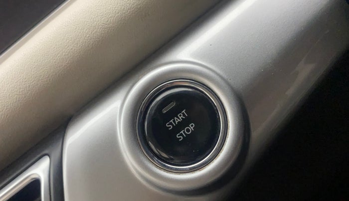 2021 Mahindra XUV700 AX 7 LUXURY P AT 7 STR, Petrol, Automatic, 81,453 km, Keyless Start/ Stop Button