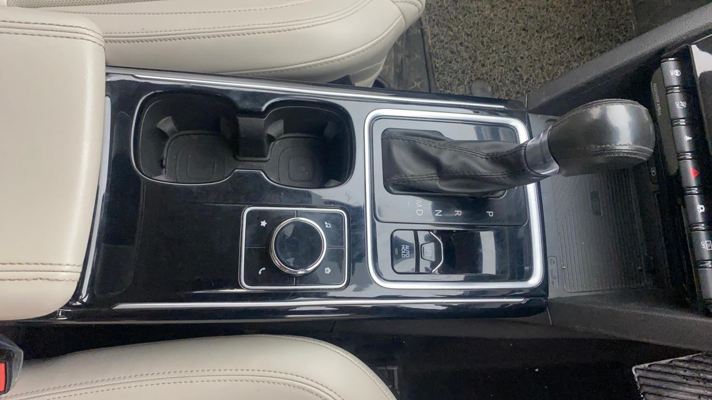 2021 Mahindra XUV700 AX 7 LUXURY P AT 7 STR, Petrol, Automatic, 82,282 km, Gear Lever