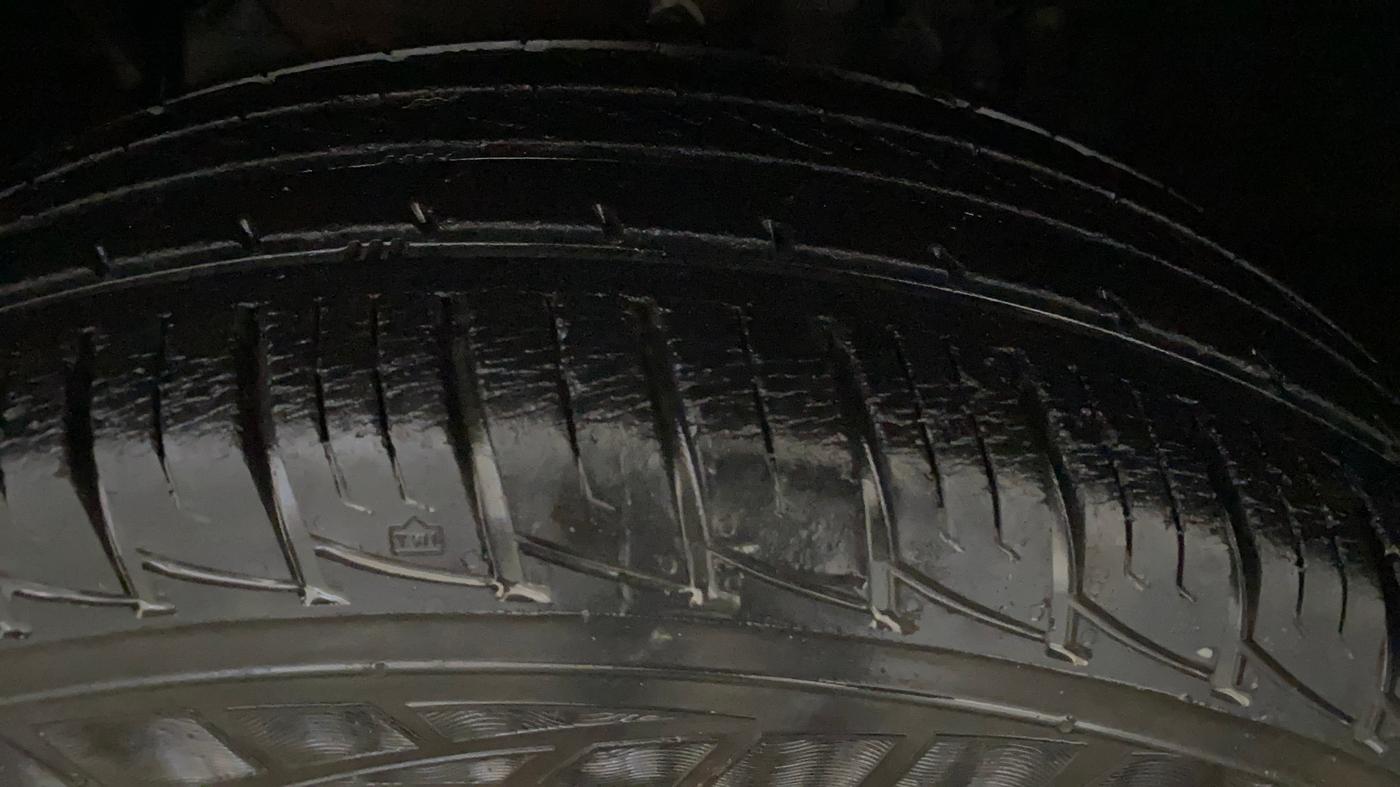 2017 Renault Duster RXL PETROL, CNG, Manual, 26,817 km, Left Front Tyre Tread