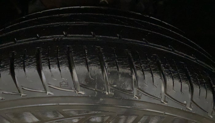 2017 Renault Duster RXL PETROL, CNG, Manual, 26,729 km, Left Front Tyre Tread