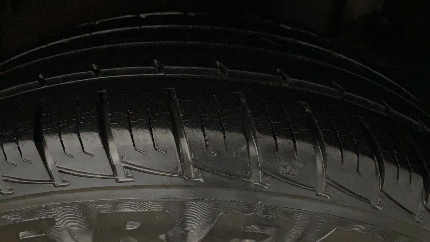 2017 Renault Duster RXL PETROL, CNG, Manual, 26,817 km, Left Rear Tyre Tread