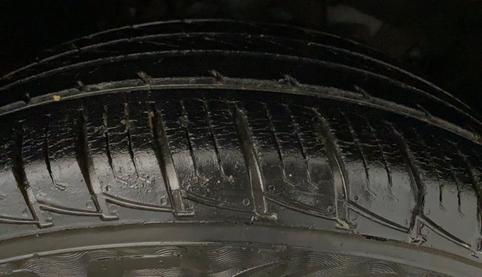 2017 Renault Duster RXL PETROL, CNG, Manual, 26,729 km, Right Front Tyre Tread