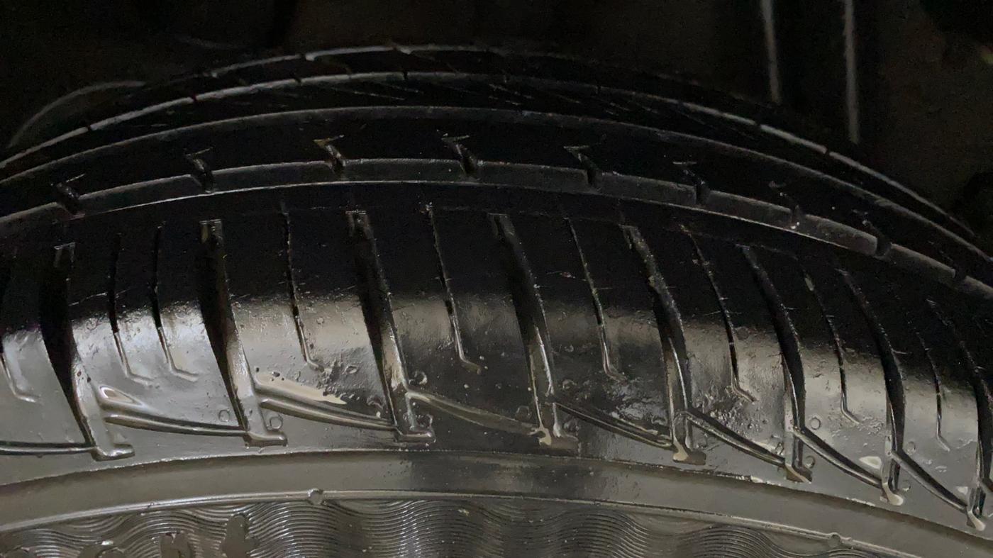 2017 Renault Duster RXL PETROL, CNG, Manual, 26,817 km, Right Rear Tyre Tread