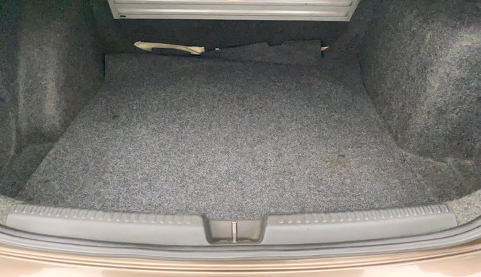 2015 Volkswagen Vento COMFORTLINE 1.5 AT, Diesel, Automatic, 99,094 km, Boot Inside