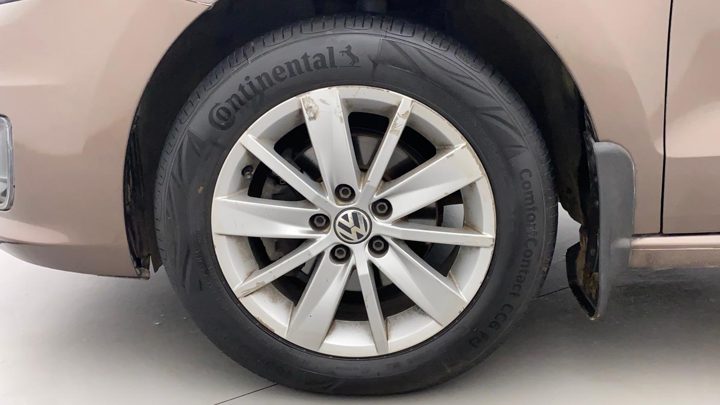 2015 Volkswagen Vento COMFORTLINE 1.5 AT, Diesel, Automatic, 99,094 km, Left Front Wheel