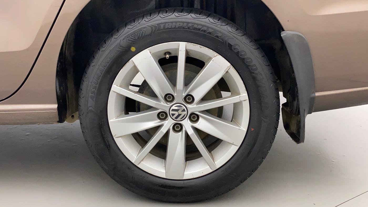 2015 Volkswagen Vento COMFORTLINE 1.5 AT, Diesel, Automatic, 99,094 km, Left Rear Wheel