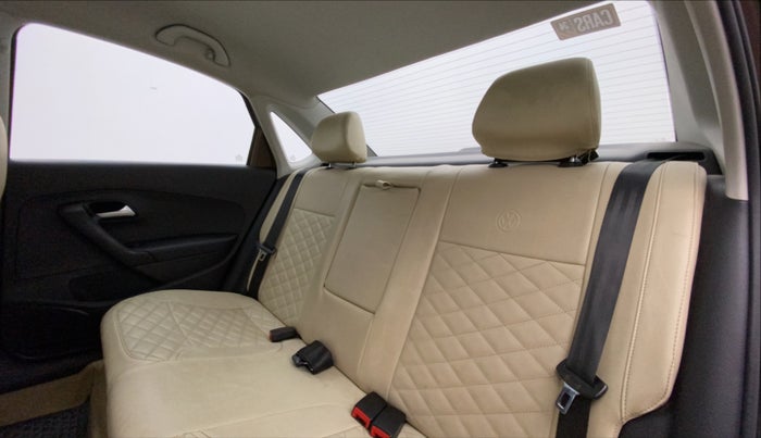 2015 Volkswagen Vento COMFORTLINE 1.5 AT, Diesel, Automatic, 99,094 km, Right Side Rear Door Cabin