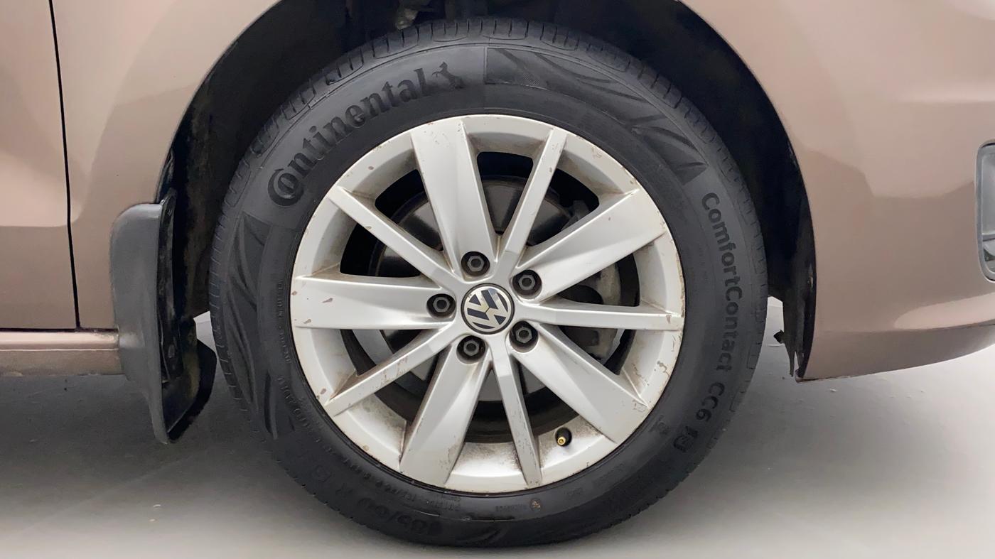 2015 Volkswagen Vento COMFORTLINE 1.5 AT, Diesel, Automatic, 99,094 km, Right Front Wheel