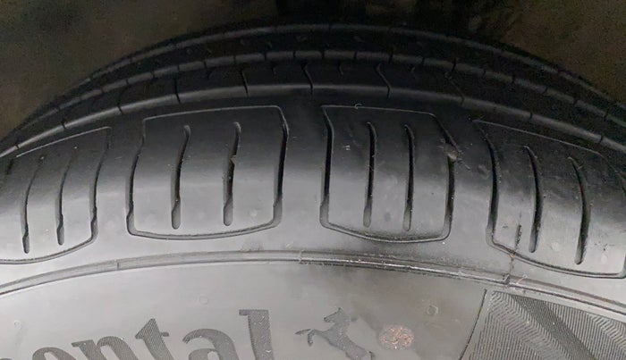 2015 Volkswagen Vento COMFORTLINE 1.5 AT, Diesel, Automatic, 99,094 km, Left Front Tyre Tread