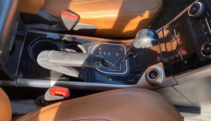 2019 Mahindra XUV500 W9 AT, Diesel, Automatic, 88,811 km, Gear Lever