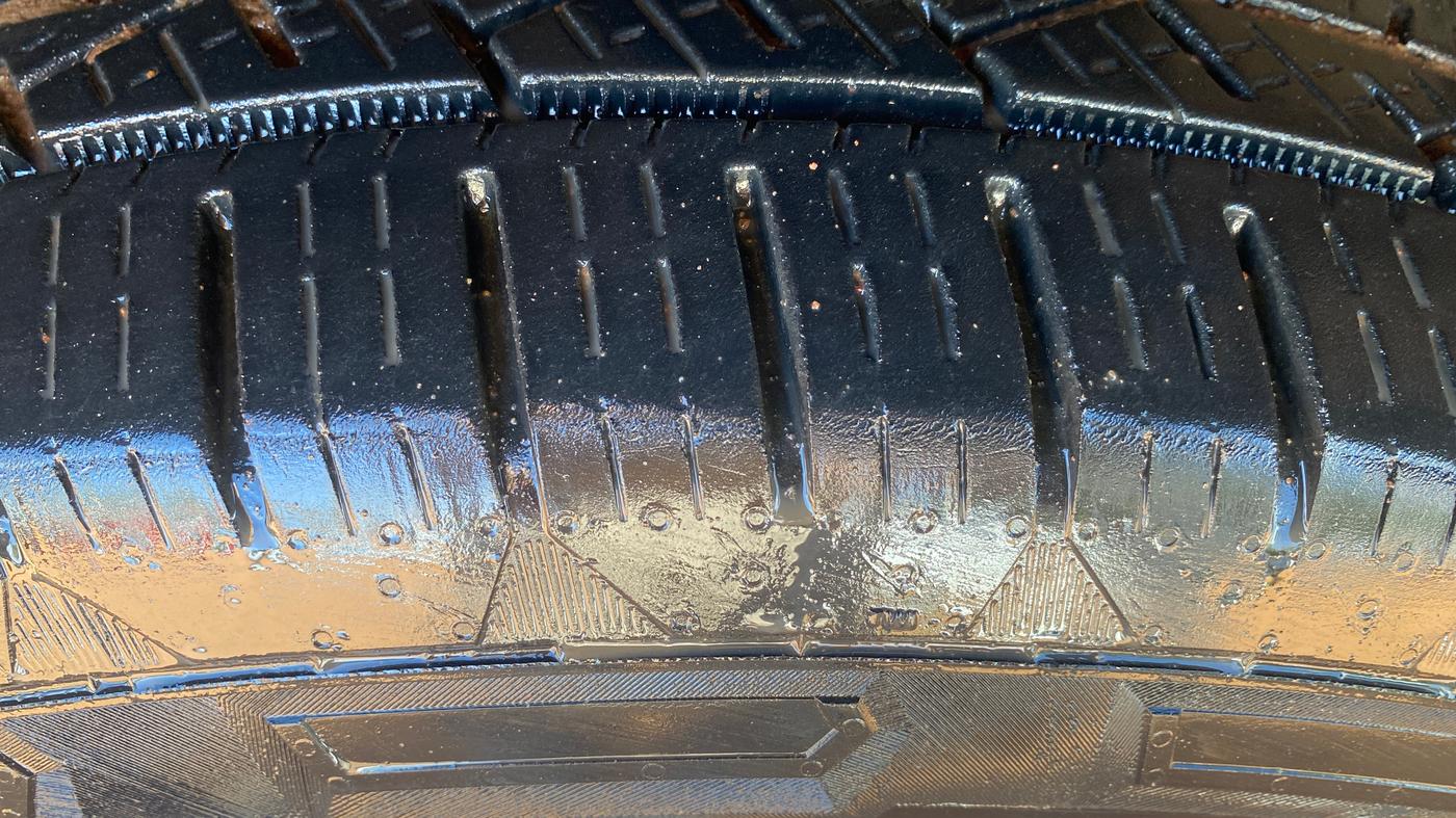 2019 Mahindra XUV500 W9 AT, Diesel, Automatic, 88,811 km, Left Front Tyre Tread