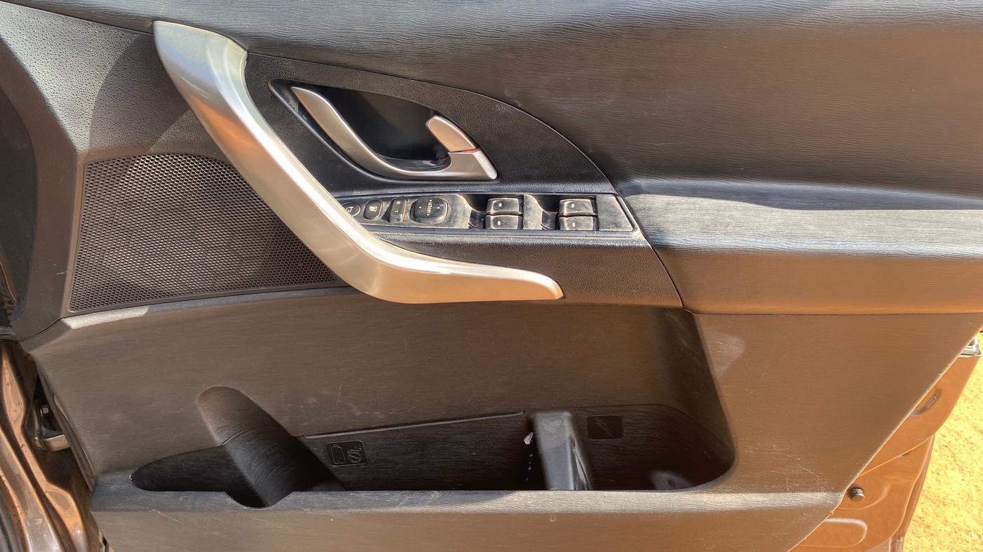 2019 Mahindra XUV500 W9 AT, Diesel, Automatic, 88,811 km, Driver Side Door Panels Control