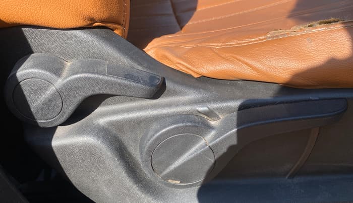 2019 Mahindra XUV500 W9 AT, Diesel, Automatic, 88,811 km, Driver Side Adjustment Panel