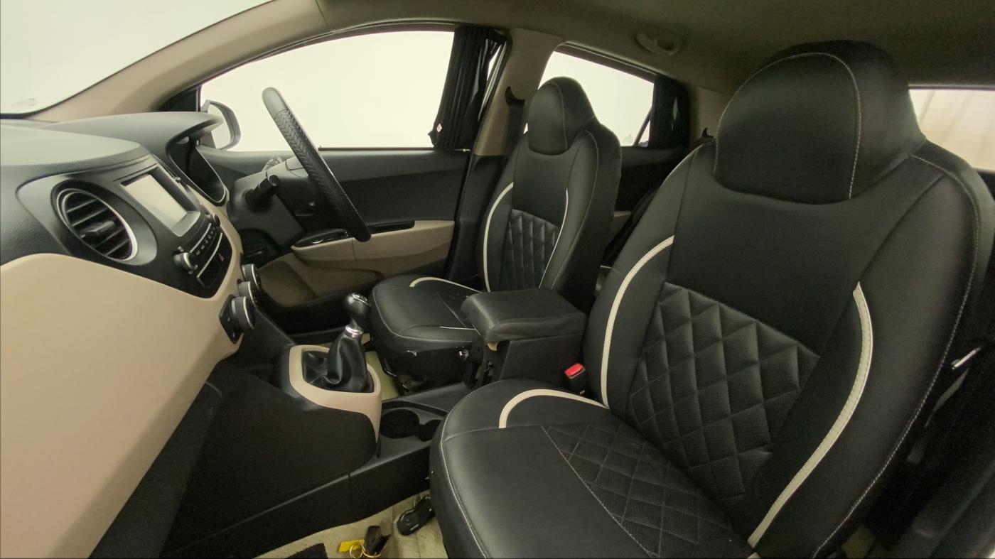 2017 Hyundai Grand i10 SPORTZ 1.2 KAPPA VTVT, CNG, Manual, 1,09,662 km, Right Side Front Door Cabin