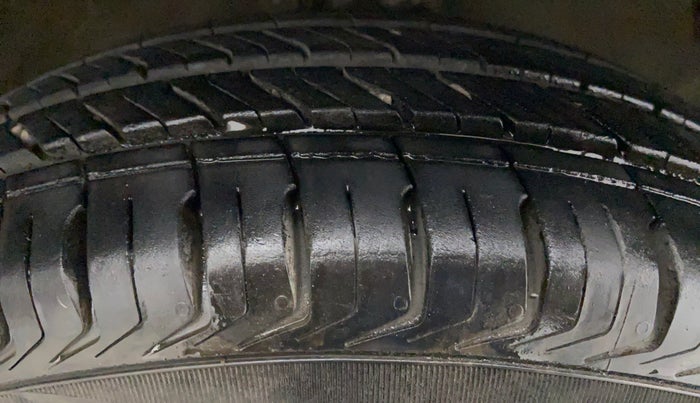2012 Maruti A Star VXI ABS AT, Petrol, Automatic, 73,687 km, Left Front Tyre Tread