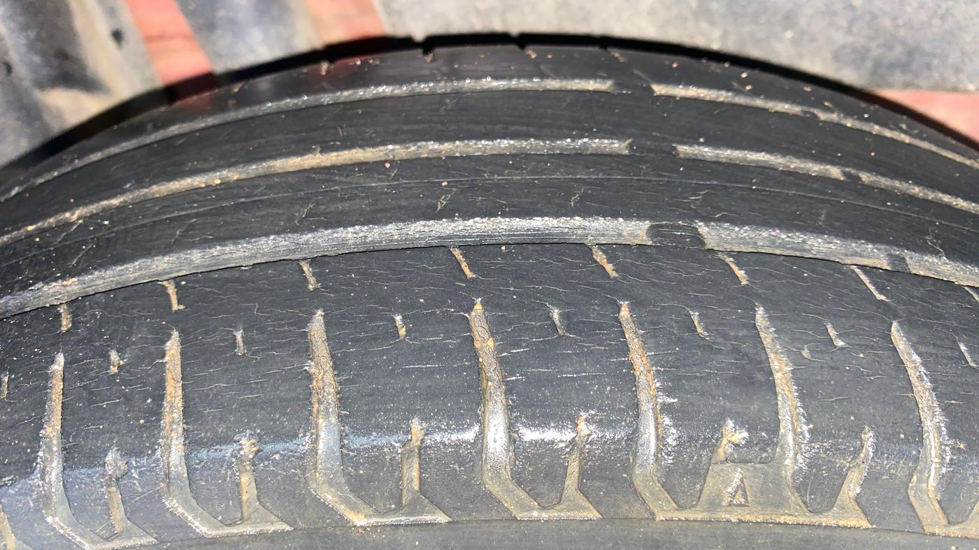 2017 Maruti Dzire VXI AMT, Petrol, Automatic, 57,600 km, Right Rear Tyre Tread
