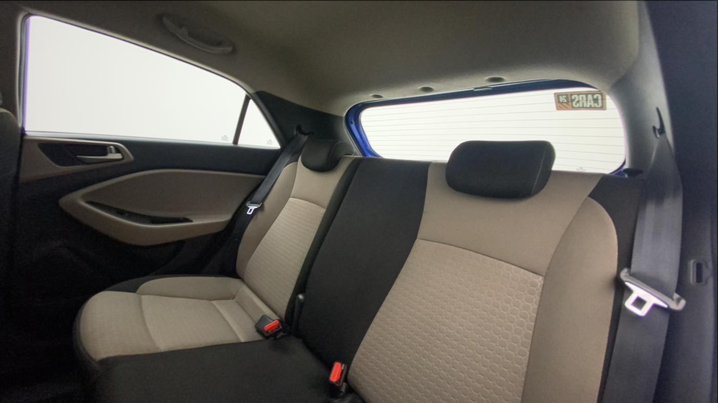 2016 Hyundai Elite i20 ASTA 1.2 (O), Petrol, Manual, 40,338 km, Right Side Rear Door Cabin