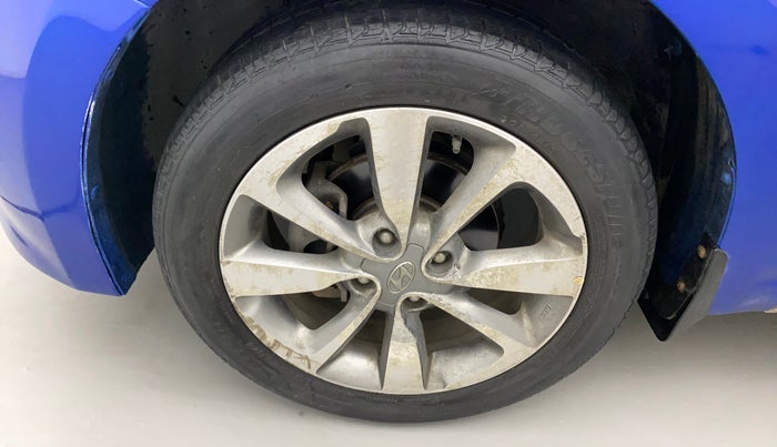2016 Hyundai Elite i20 ASTA 1.2 (O), Petrol, Manual, 40,338 km, Left front tyre - Minor crack