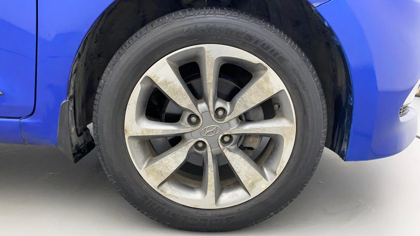 2016 Hyundai Elite i20 ASTA 1.2 (O), Petrol, Manual, 40,338 km, Right Front Wheel