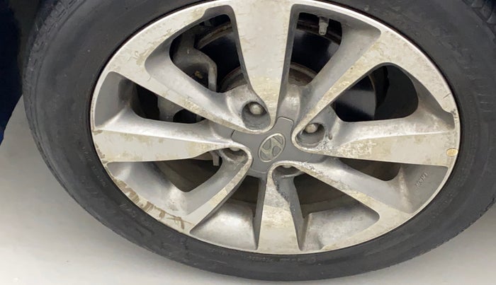 2016 Hyundai Elite i20 ASTA 1.2 (O), Petrol, Manual, 40,338 km, Left front tyre - Minor scratches