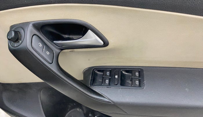 2014 Volkswagen Polo COMFORTLINE 1.2L, Petrol, Manual, 44,337 km, Driver Side Door Panels Control